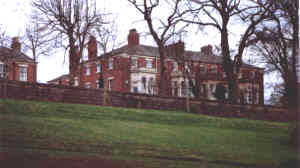 The houses of Bushell Place and the retaining wall of Avenham Walk